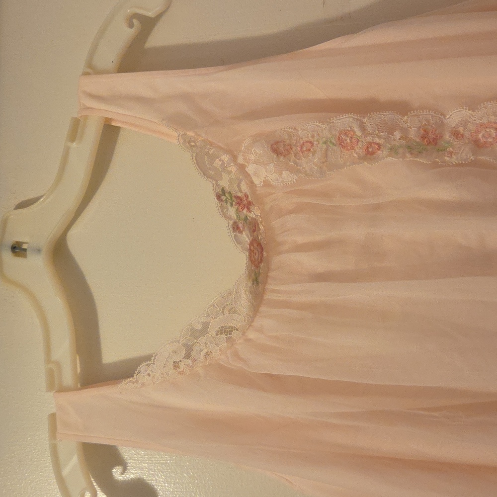 No Brand Name  Vintage style. Sheer Nightgown With Lining Medium